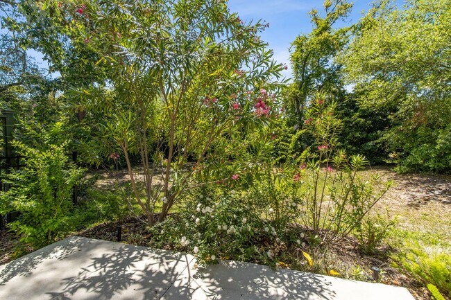 Building Photo - Amelia Island Cottage - Excellent condition