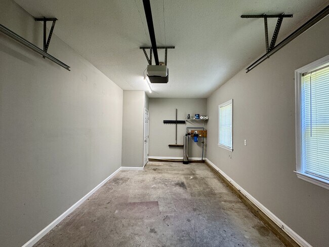 Building Photo - 513 Tanasi Cir
