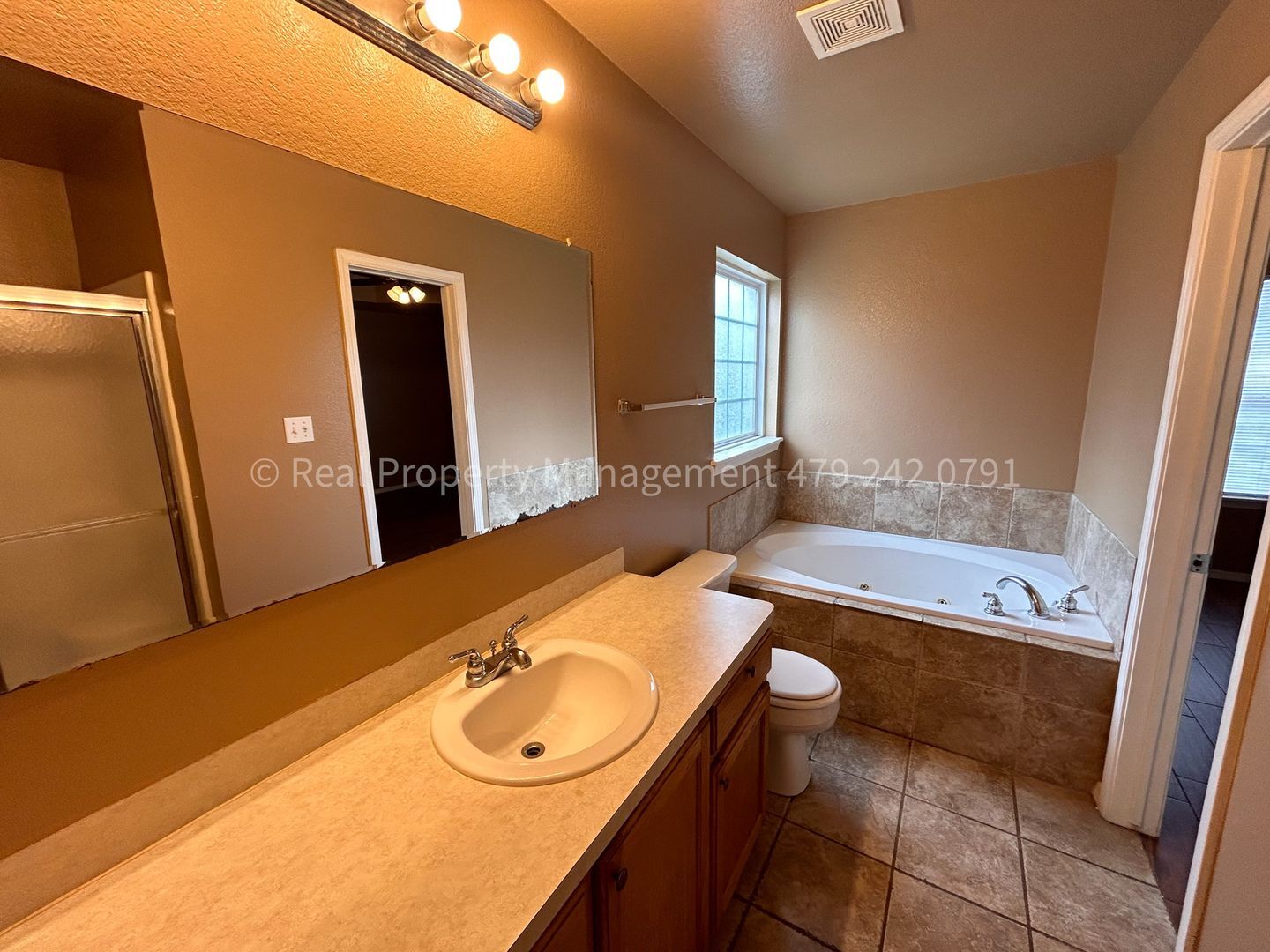 Building Photo - 320 Chateau Dr