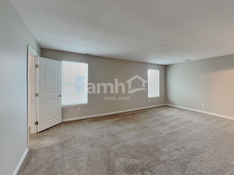 Building Photo - 2909 Seasons Dr