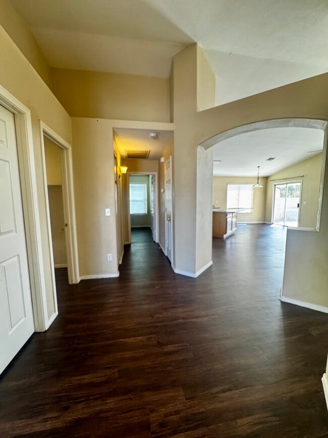 Building Photo - FOR RENT