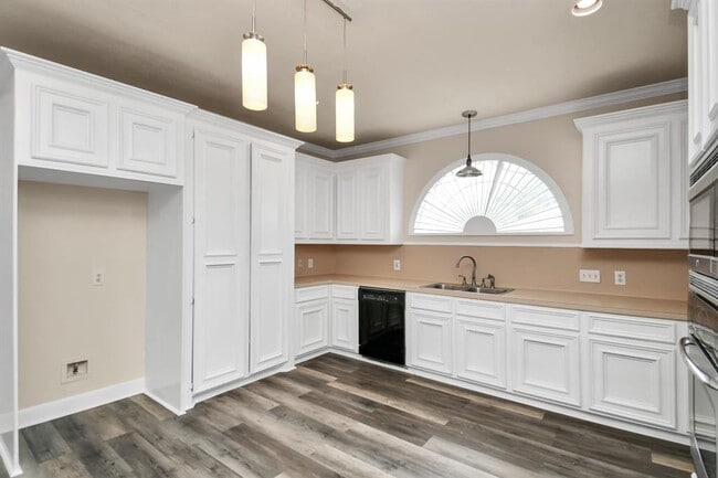 Building Photo - 4727 Cashel Castle Dr