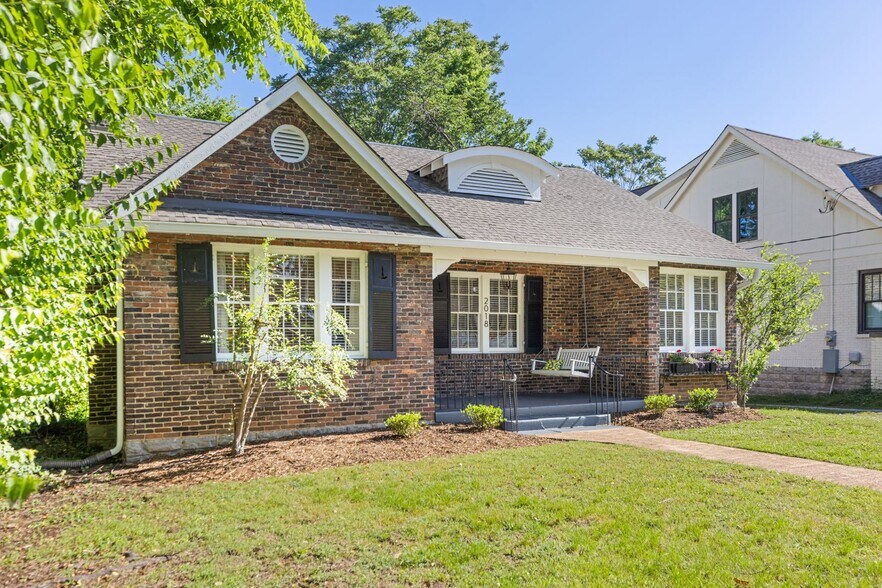 Building Photo - 2018 Sweetbriar Ave