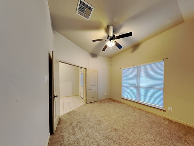Building Photo - Charming Move-In Ready Ranch in Deer Run E...