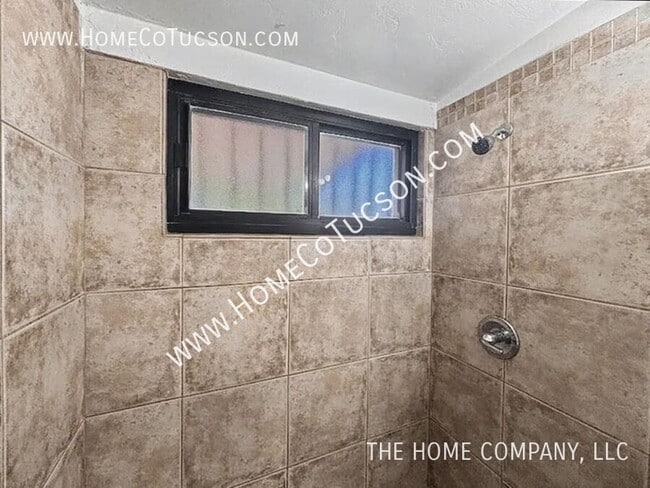 Building Photo - 410 W Calle Antonia