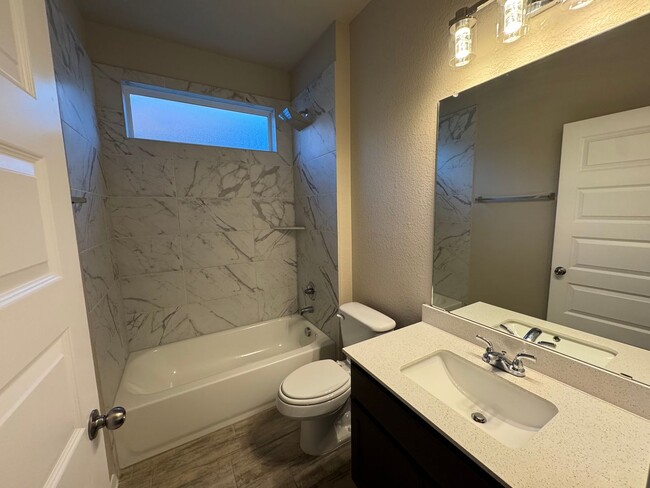 Building Photo - Bright & Spacious 3 Bedroom Home with Garage in Kyle