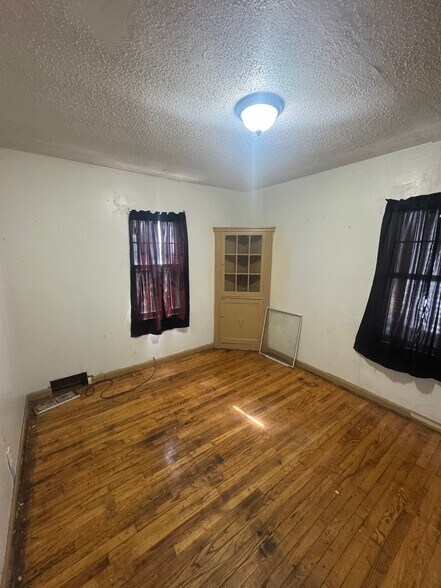 Building Photo - 711 W Dewey St