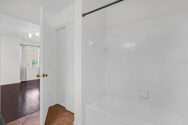 Building Photo - 13953 Fairway Island Dr