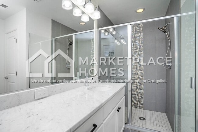 Building Photo - 23942 SE 45th Pl