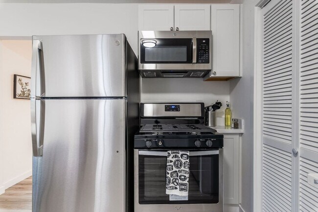 Building Photo - 1816 S G St