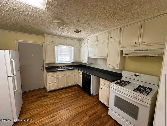 Building Photo - 3315 31st St