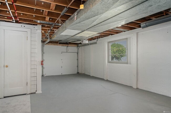 Building Photo - 5304 Hyada Blvd NE