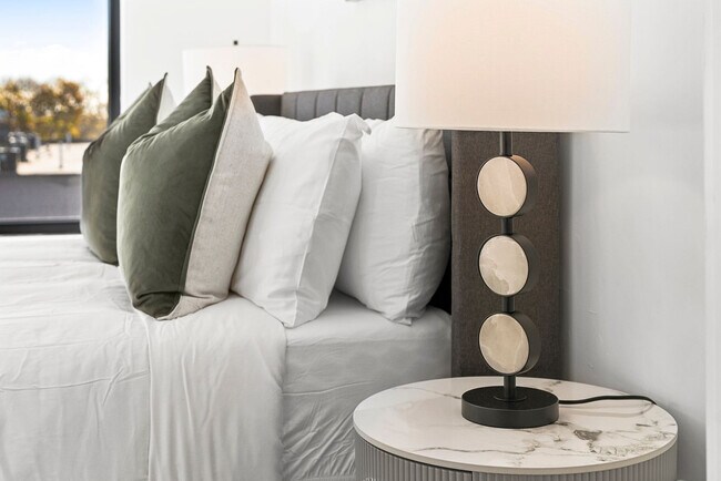 Building Photo - 600 Broadway-SI ID1240317P