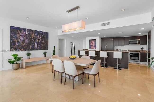 Building Photo - 665 NE 25th St