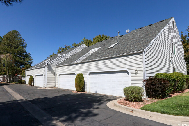 Building Photo - 6980 S Essex Court Cir