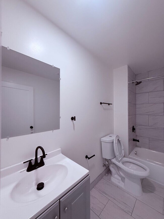 Building Photo - 1414-1412 N Hazard Ave