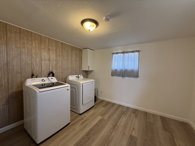 Building Photo - 61576 Aberdeen Dr