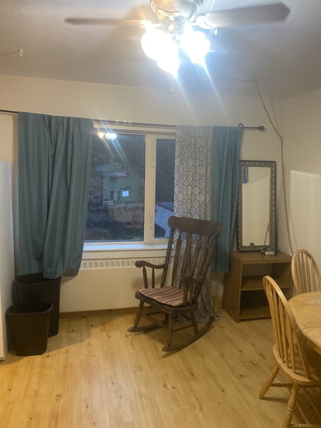 Building Photo - 320 Bawden St