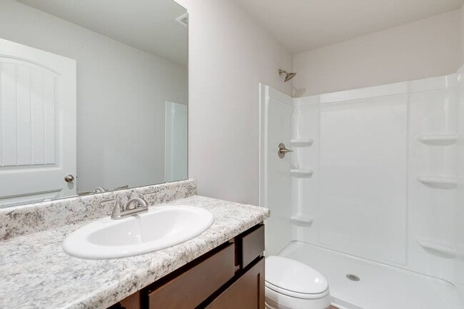 Building Photo - Spacious 5-Bedroom Home in Southgrove – Move-In Ready!