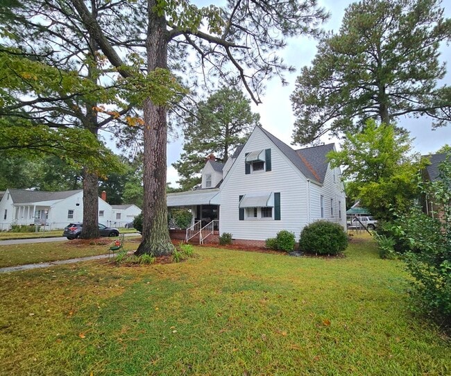 Building Photo - CUTE & COZY 2BED/1BATH DUPLEX FOR RENT - U...