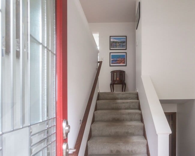 Building Photo - 1205 NW Crosby Ave