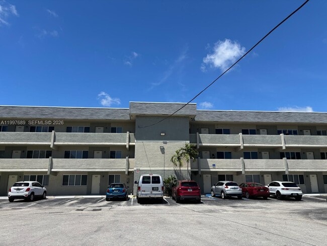 Building Photo - 1400 NE 54th St