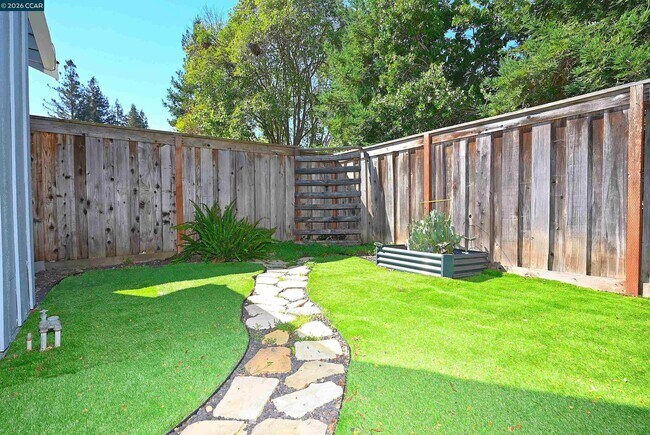 Building Photo - 200 Powhattan Ct