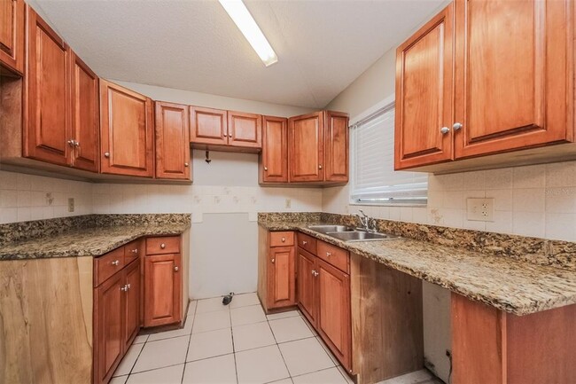 Building Photo - 638 Iowa Woods Cir E