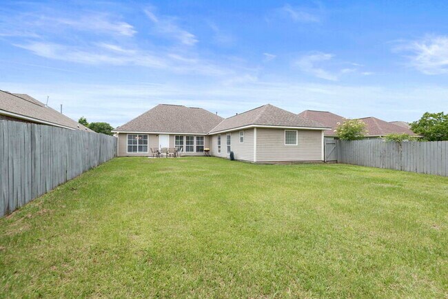 Building Photo - 11327 Shady Bend Dr