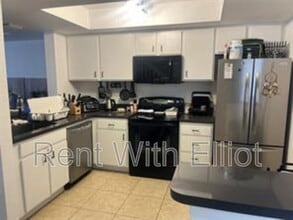 Building Photo - 735 SW 148th Ave