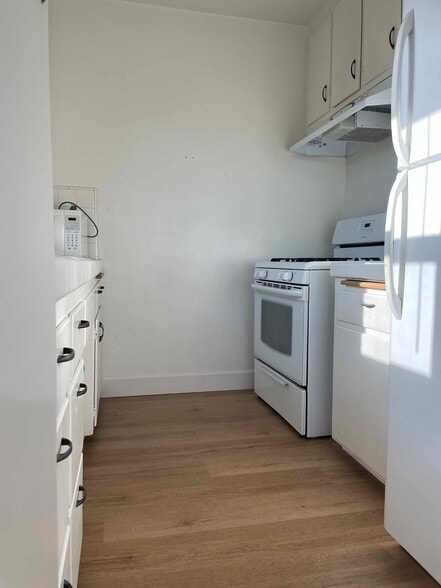 Kitchen - 1825 S Monterey St