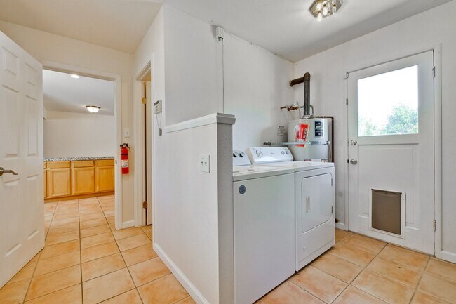 Building Photo - Large single family 4 Bed, 2 1/2 Bath Home...
