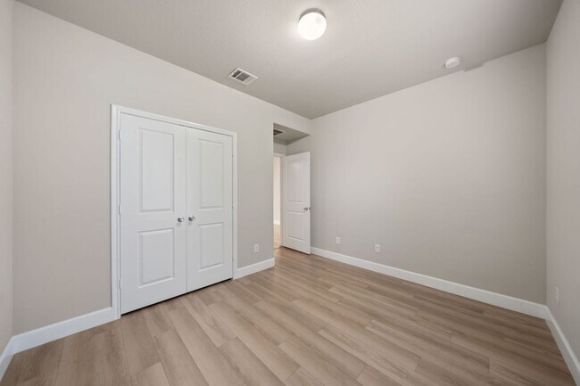 Building Photo - 6905 Etna Way