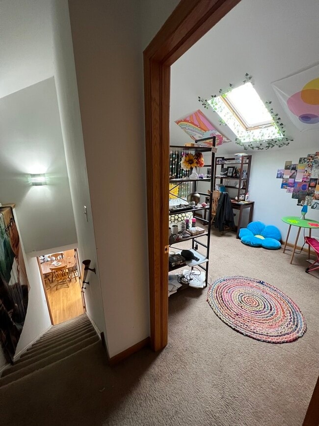 Building Photo - 4101 N Kenmore Ave