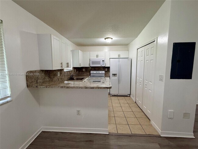 Building Photo - 980 NE 33rd Terrace