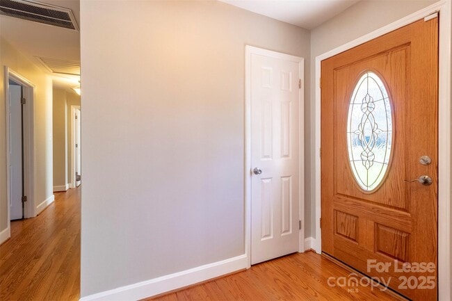 Building Photo - 6618 Castlegate Dr