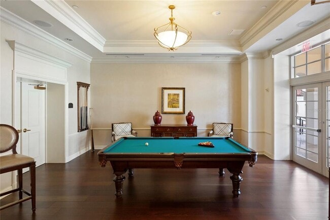 Building Photo - 300 Beach Dr NE