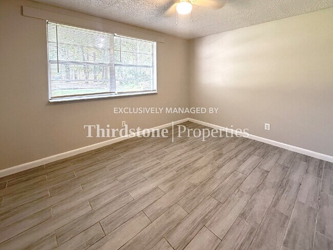 Building Photo - 1160 Comanche St