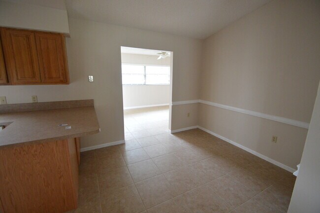 Building Photo - APOPKA: Seminole County Schools! AVAILABLE JULY 16th!