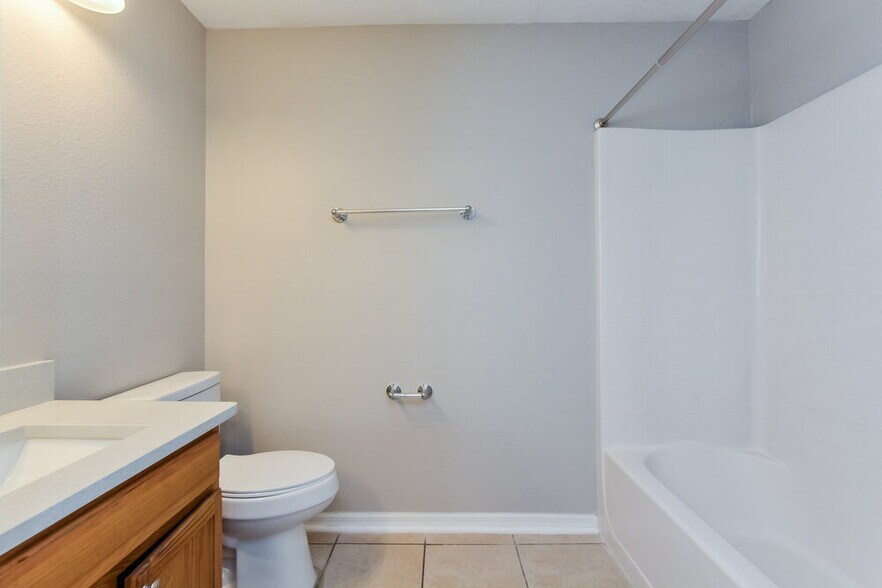 Building Photo - 421 Eagle Dr