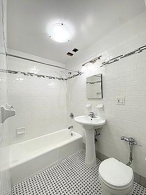 Building Photo - 2 bedroom in Bronx NY 10463