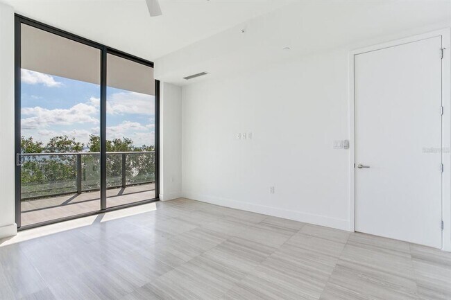 Building Photo - 2912 W Santiago St