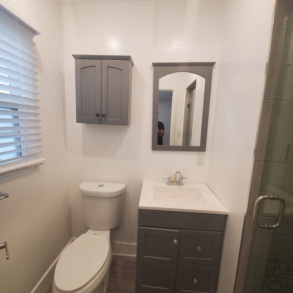 Building Photo - 10605 Ashton Ave