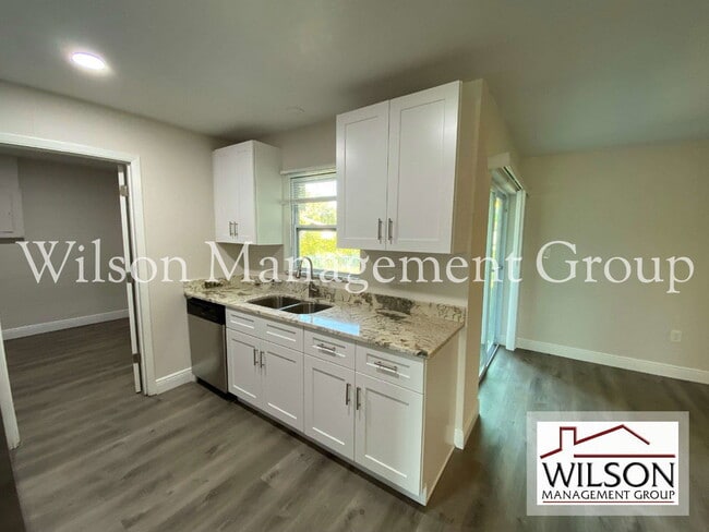 Building Photo - 1904 SW Rd