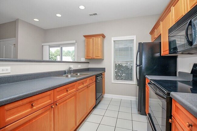 Building Photo - Charming 3BD/2.5BA Home in Crosswinds Community!