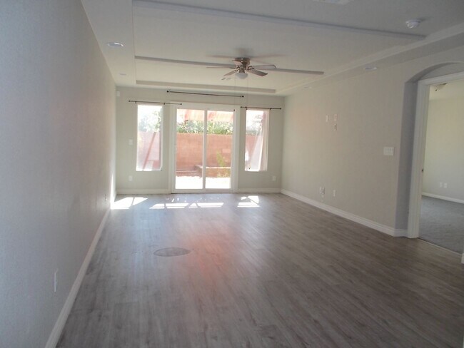 Building Photo - Modern Tri-Level Home with Spacious Layout...