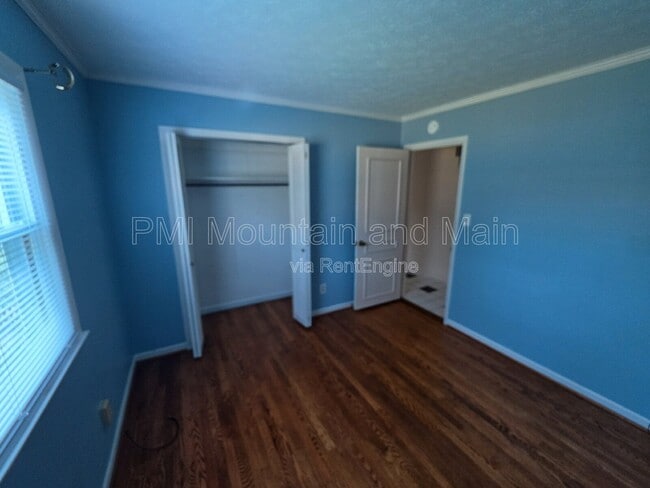 Building Photo - 15 Ginell Cir