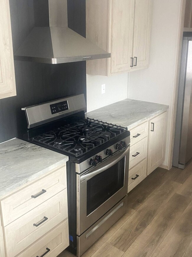 Building Photo - 6621 W Ridge Rd