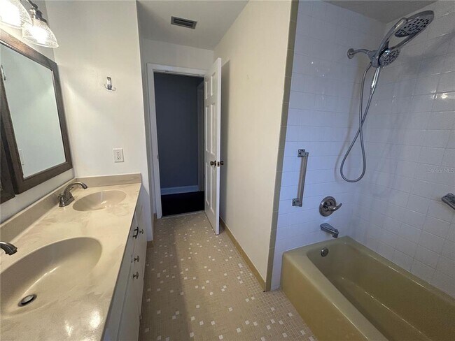 Building Photo - 3143 Fiesta Dr