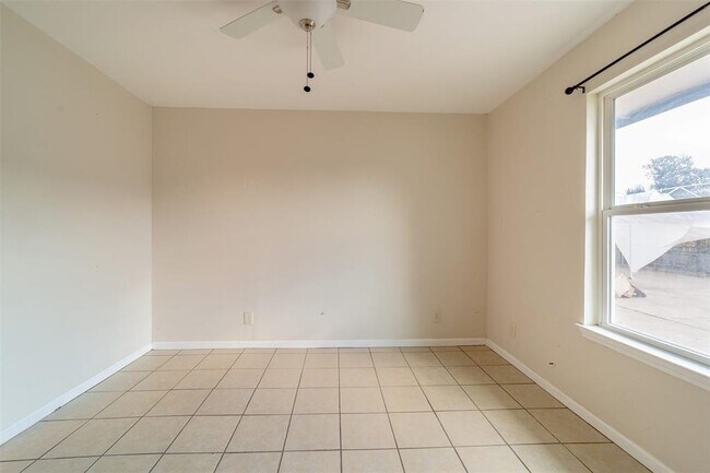 Building Photo - 1738 Rutland Dr